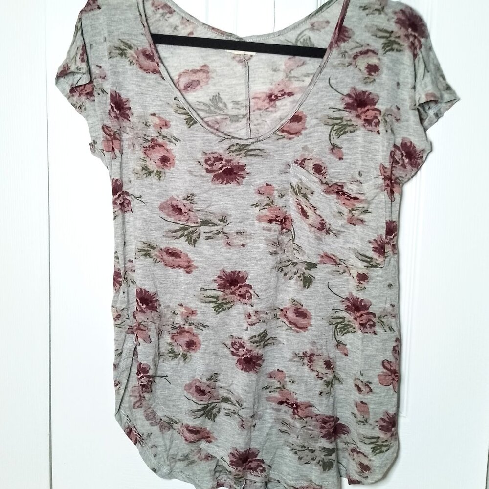 Grey Floral Pocket Scoop Neck Round Hem Top